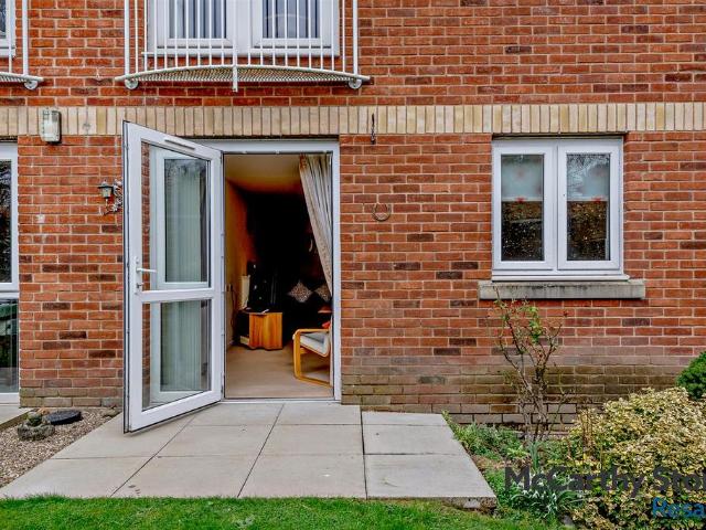 Flat for sale in Caldermill, East Midlands