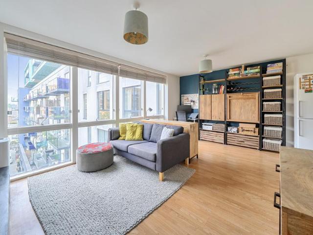 Flat for sale in London Borough of Lewisham, Deptford