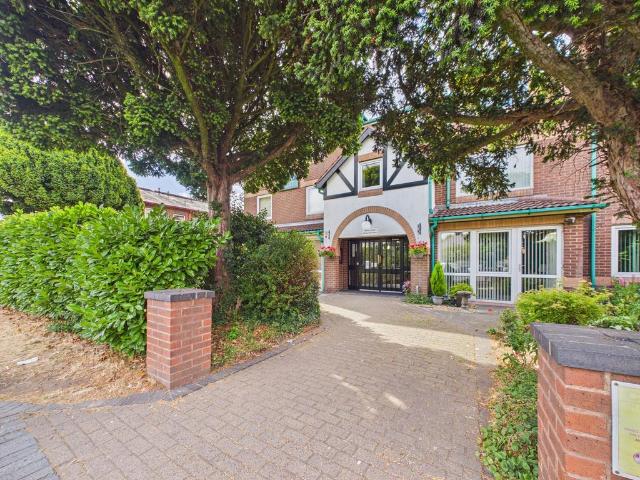 Flat for sale in Woodthorpe, Gedling