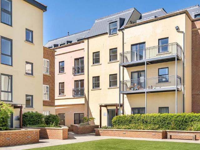 Flat for sale in Fole, Surrey
