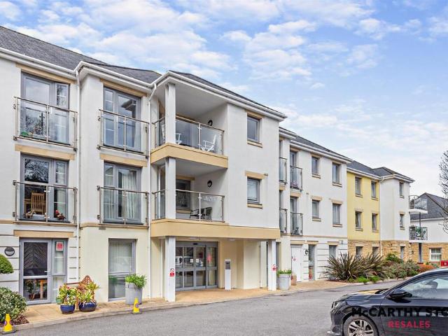 Flat for sale in Trelander, Penweathers