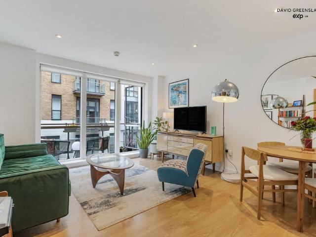 Flat for sale in Bromley-by-Bow, Poplar Grove