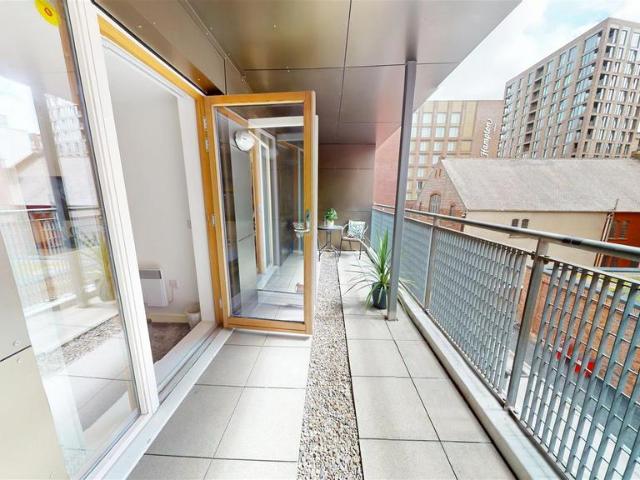 Flat for sale in Georgia, Greater Manchester