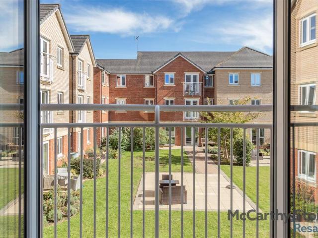 Flat for sale in Key Street, Suffolk