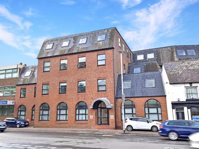 Flat for sale in Dunstable, Central Bedfordshire