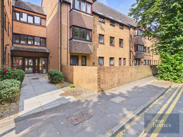 Flat for sale in Plasnewydd, Falcon Lodge