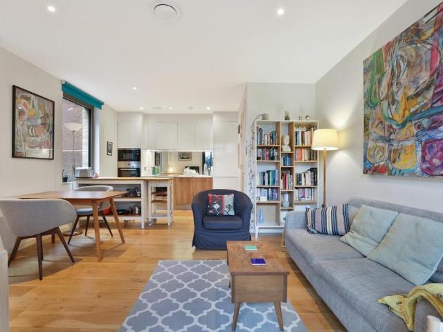 Flat for sale in Camberwell, Greater London