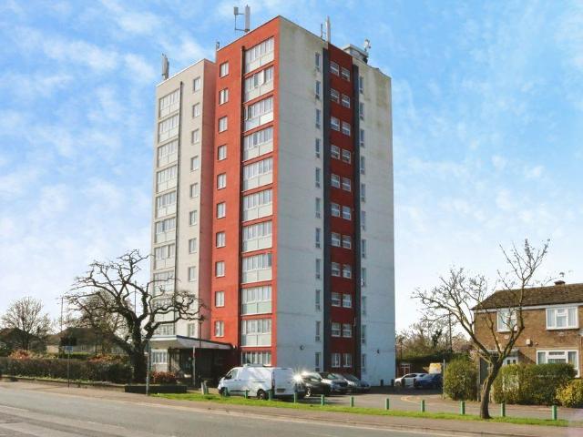Flat for sale in Slough