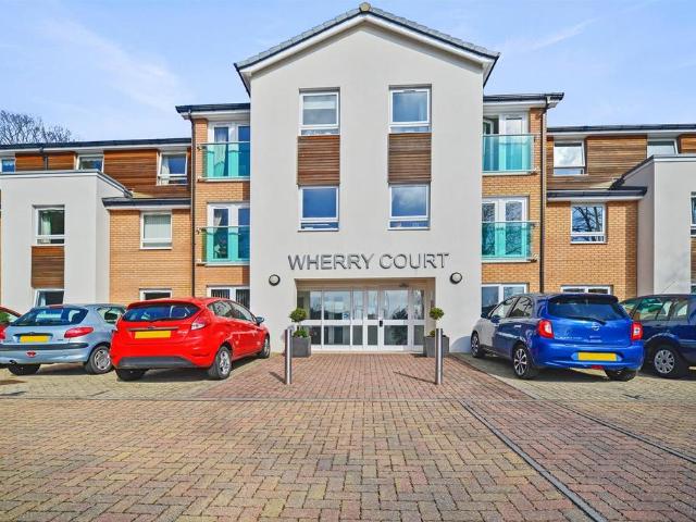 Flat for sale in Crostwick, Norfolk