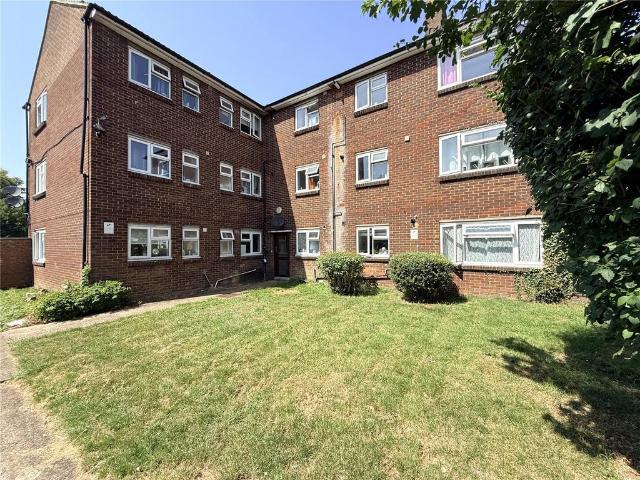 Flat for sale in Kings Hill, Colliers End