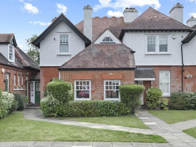Flat for sale in Ongar, Epping