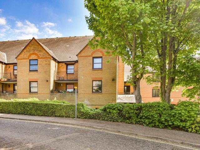 Flat for sale in Duton Hill, Essex