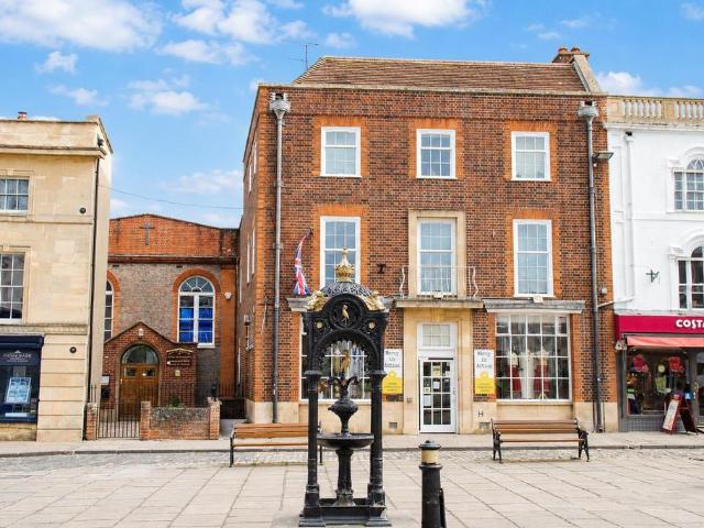 Flat for sale in Berrick Salome, Oxfordshire