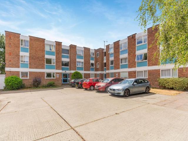 Flat for sale in Osney, The Slade