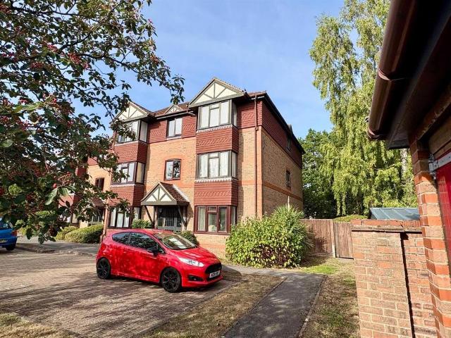 Flat for sale in Ancells Farm, Hart
