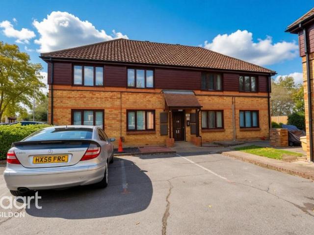 Flat for sale in Vange, Basildon