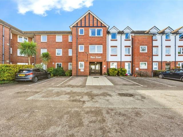 Flat for sale in Barnehurst, Greater London