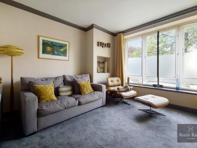 Flat for sale in London Borough of Lambeth, Greater London