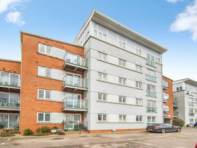 Flat for sale in Key Street, Suffolk