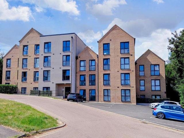 Flat for sale in Woodhall Farm, Pouchen End