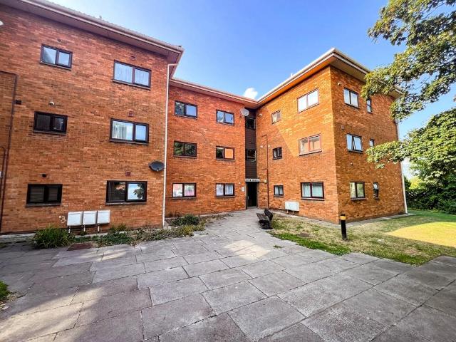 Flat for sale in Patchway