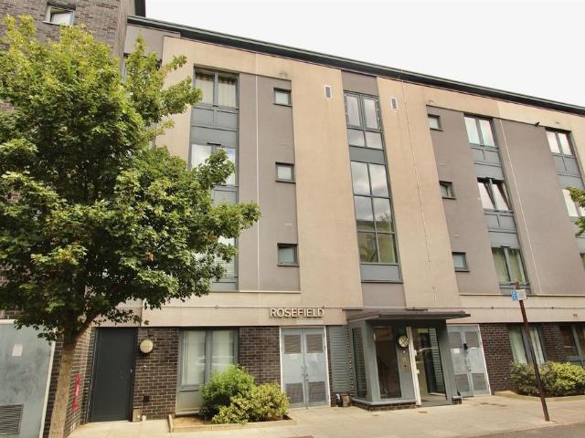 Flat for sale in Finsbury Park, Greater London