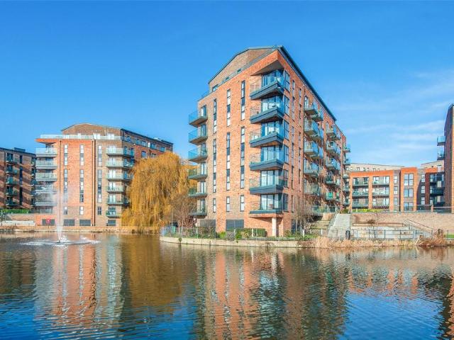 Flat for sale in Monks Orchard, Kent