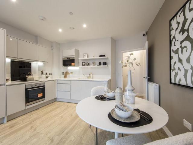 Flat for sale in New Barnet, Greater London
