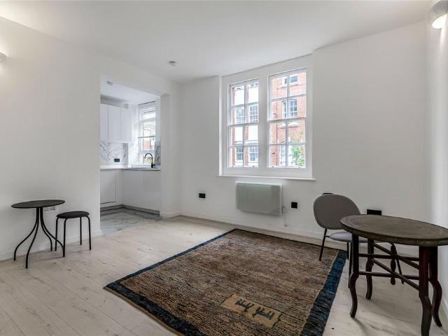Flat for sale in Chelsea, Greater London