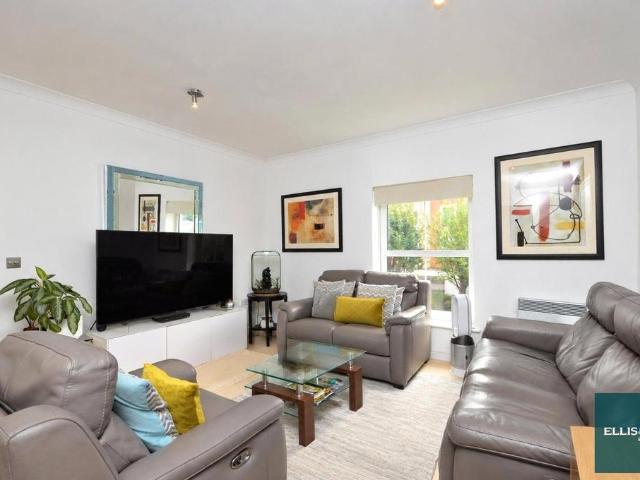 Flat for sale in London Borough of Barnet, Greater London