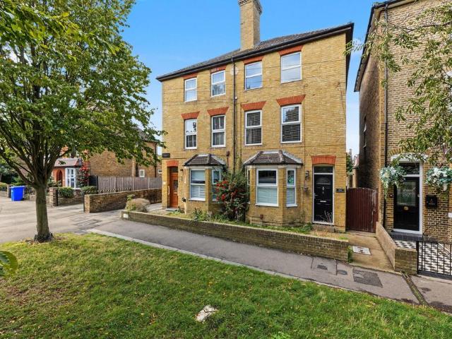 Flat for sale in Regent Quay, Oad Street