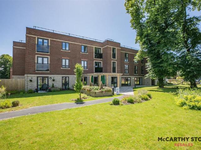 Flat for sale in Ossett, West Yorkshire