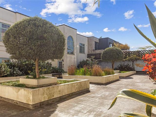 Flat for sale in South Hackney, Greater London