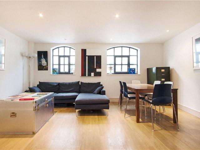 Flat for sale in Old Kent Road, Greater London