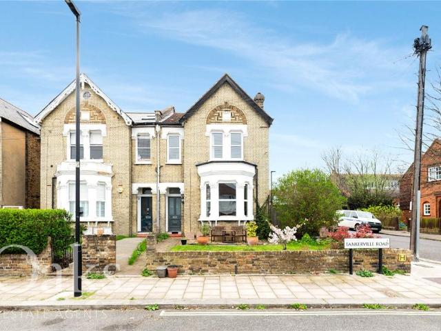 Flat for sale in London Borough of Lambeth, Greater London