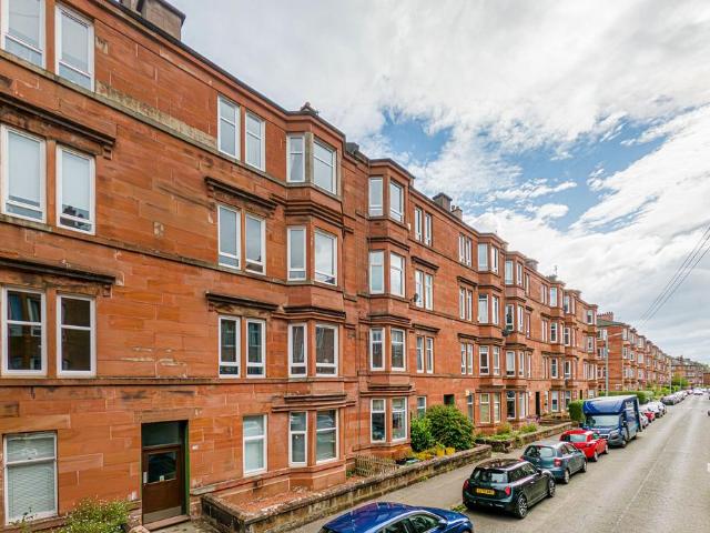 Flat for sale in Battlefield, Scotland