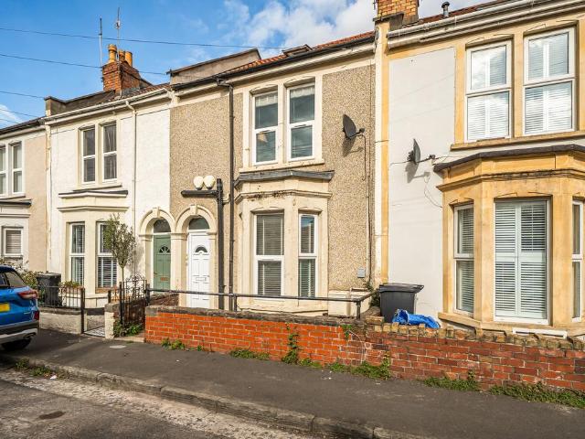 Flat for sale in Ashton Gate, Bristol