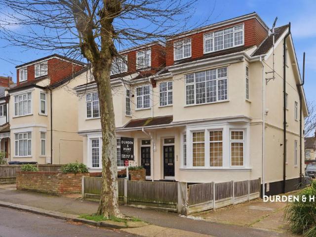 Flat for sale in Alton Barnes, Essex