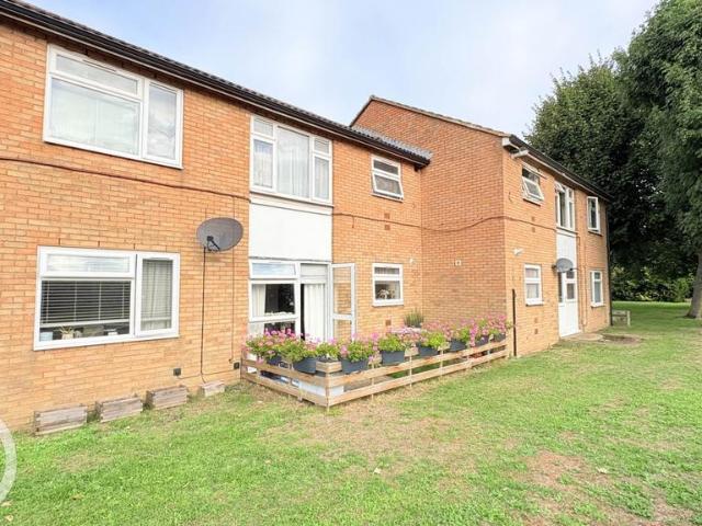 Flat for sale in Jackmans Estate, Letchworth