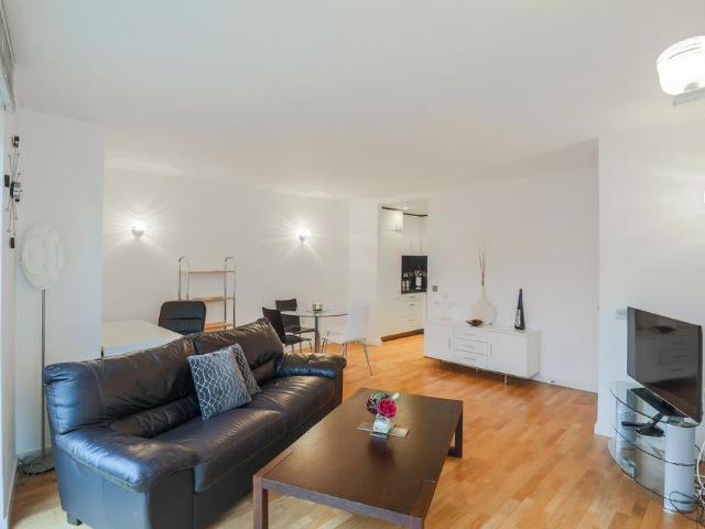 Flat for sale in New Providence Wharf, Greater London