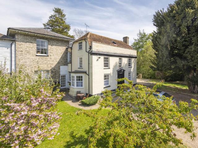 Flat for sale in Sudbury, Chelmondiston