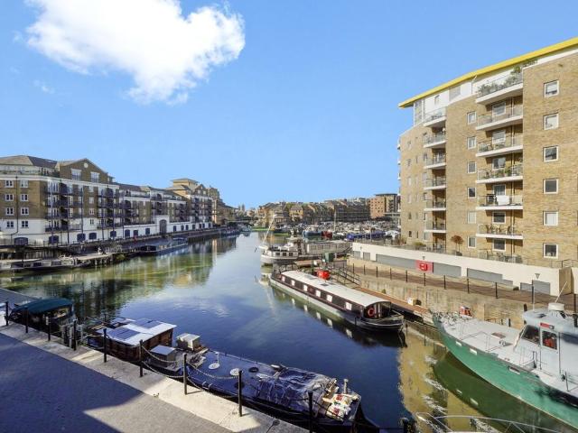Flat for sale in Ratcliffe, Limehouse