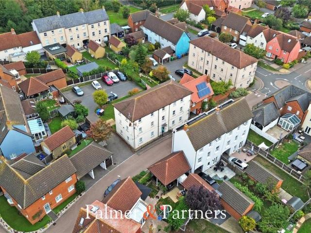 Flat for sale in Chancellor Park, Chelmsford