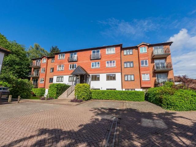 Flat for sale in Lucastes, Perryfields