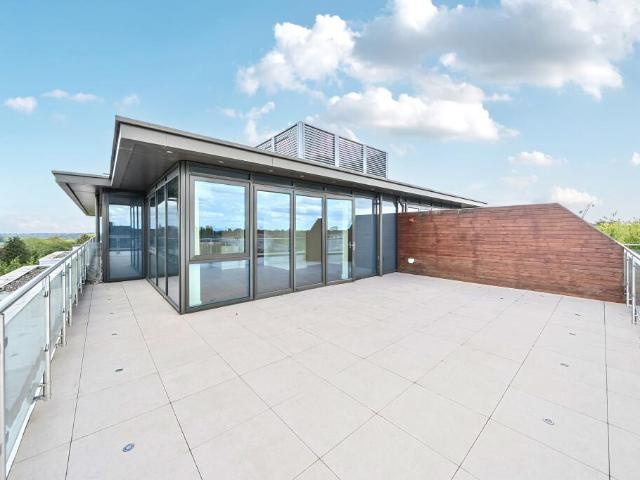 Flat for sale in Gerrards Cross, Denham