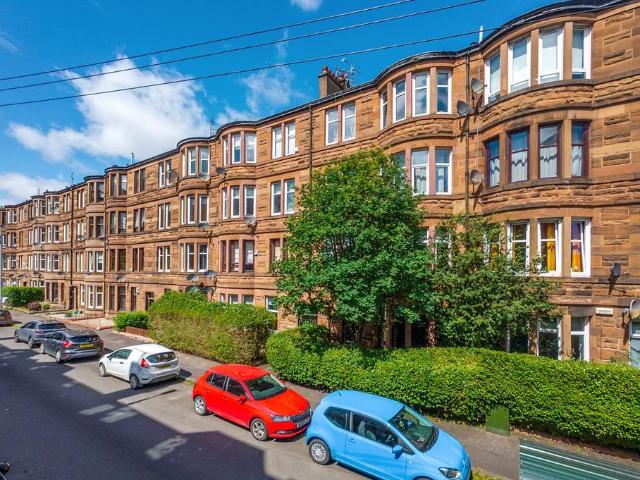 Flat for sale in Battlefield, Scotland