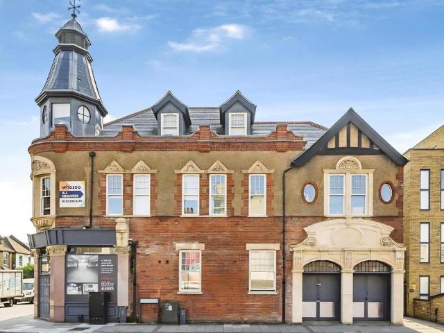 Flat for sale in London Borough of Lewisham, Ladywell