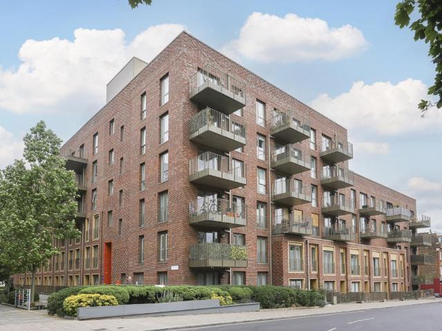 Flat for sale in Clapham Junction, Greater London