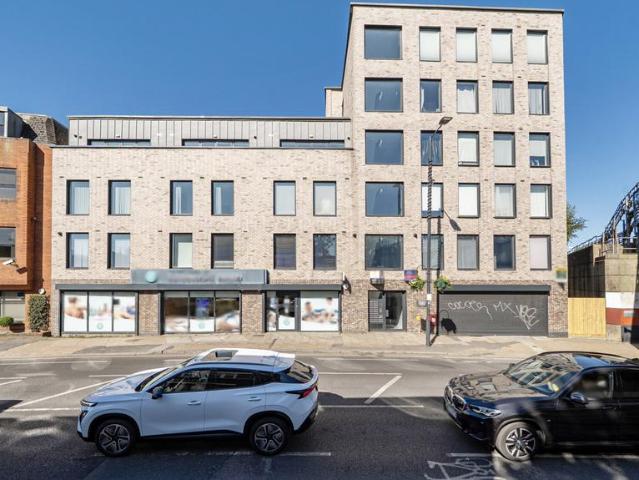Flat for sale in Pinner, Greater London
