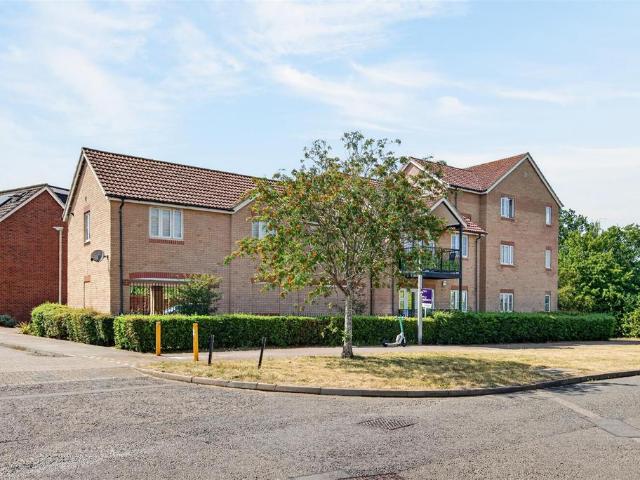 Flat for sale in Monkston Park, Milton Keynes